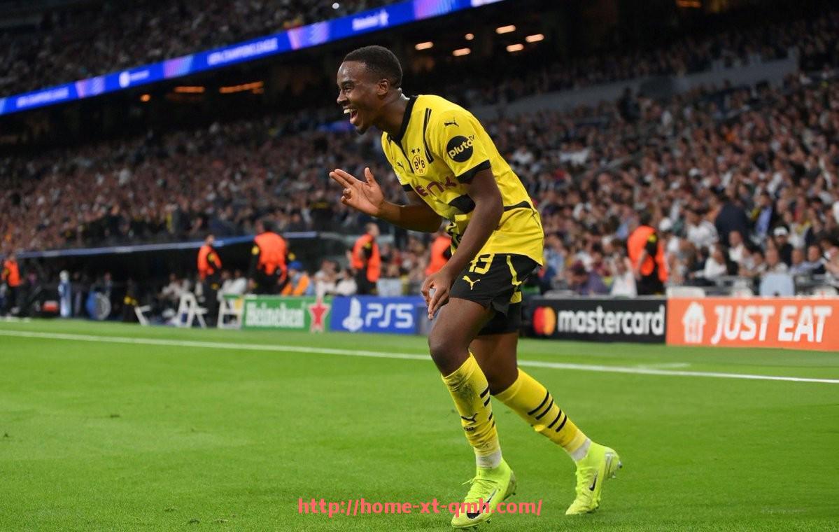 球盟会官网-英超球衣臂章每年变化及历史